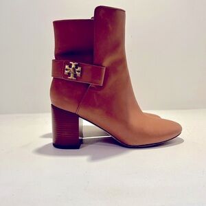 TORY BURCH TURNLOCK HEELED ANKLE BOOT - Tan Women's Tan Ankle Boots